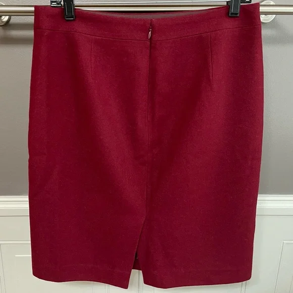 ⭐️J crew cranberry pencil skirt - Picture 6 of 11